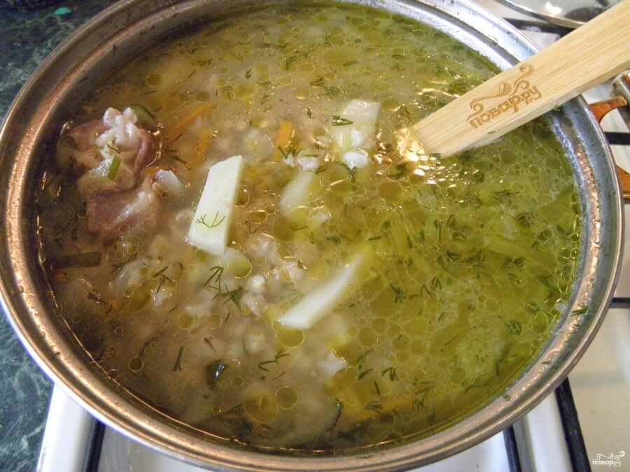 Рассольник с перловкой и солеными огурцами