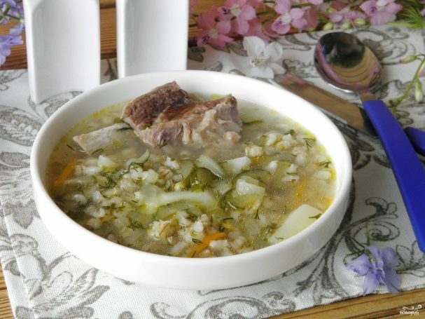 Рассольник с перловкой и солеными огурцами