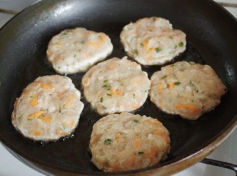 1461872276_chick-carrot-cakes-6-3638675