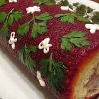 РУЛЕТ С СЕЛЬДЬЮ И ОВОЩАМИ